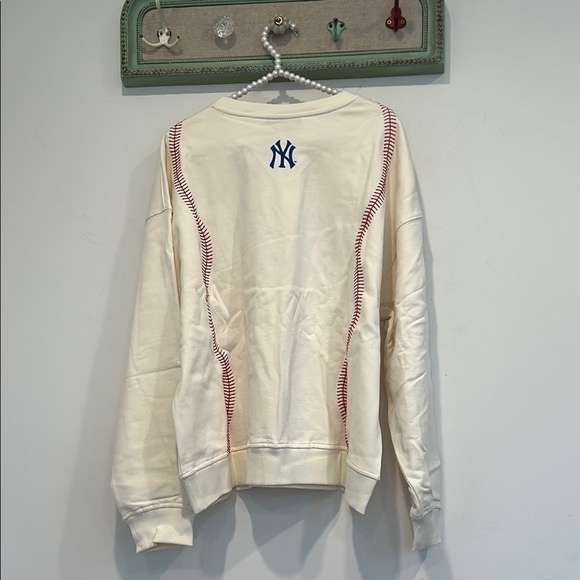 Terez x MLB New York Yankees Cream BASEBALL Stitch Sweatshirt XL NEW - Picture 5 of 5